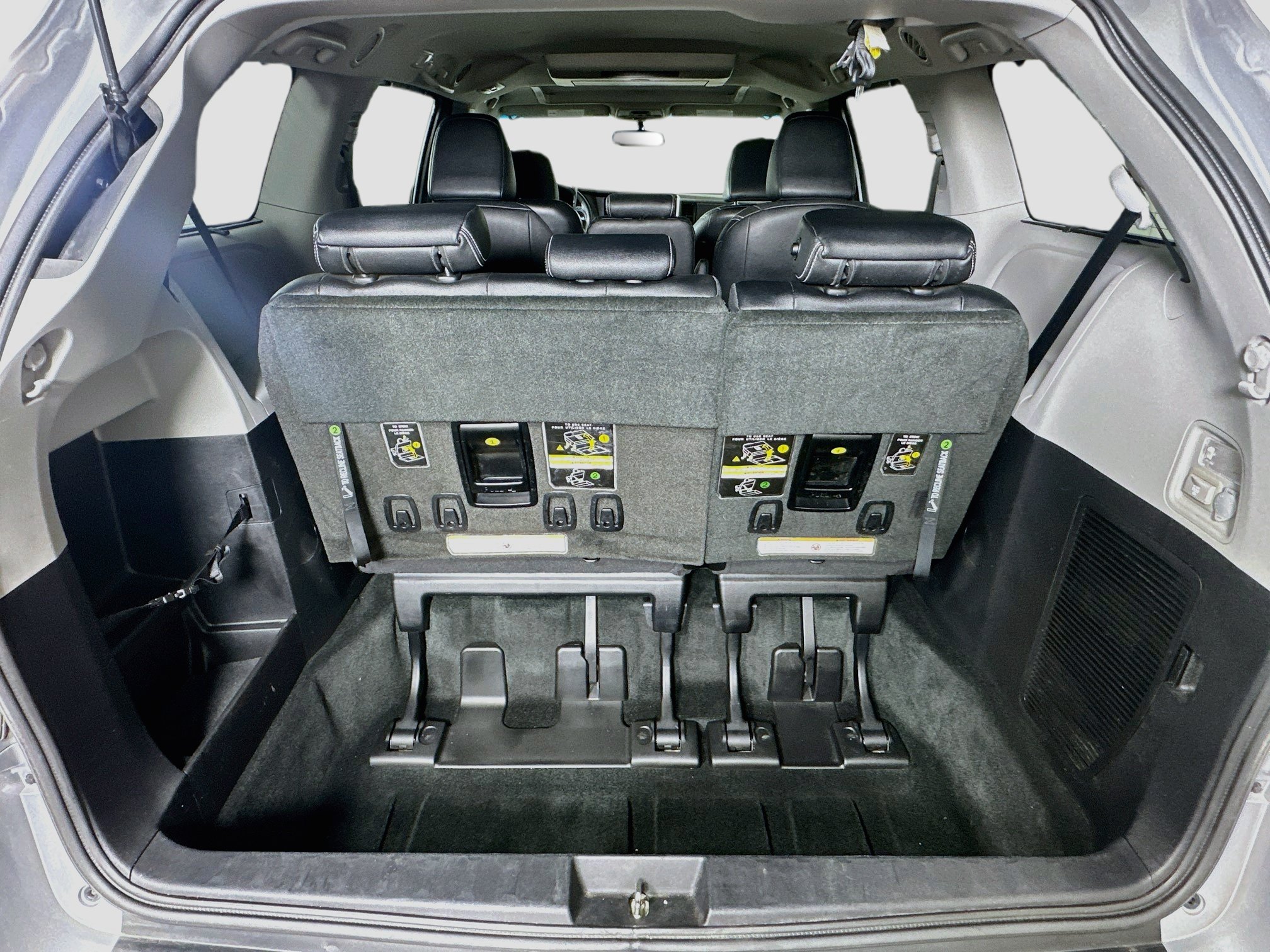 Used 2015 Toyota Sienna SE Premium FWD image 31