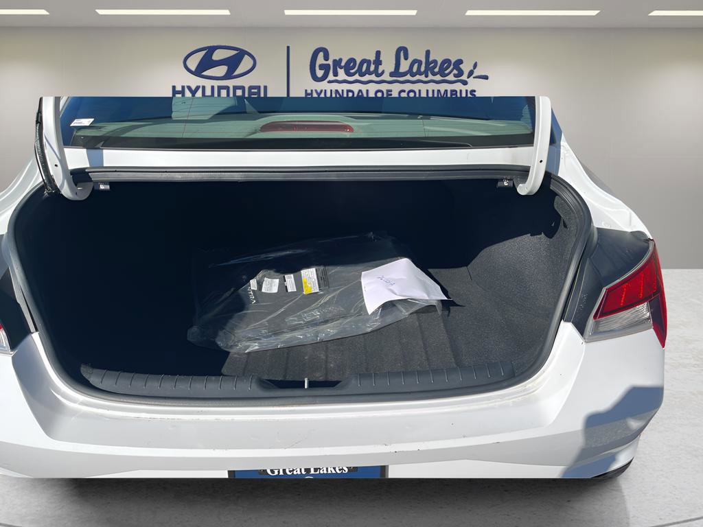 Used 2022 Hyundai Elantra SE w/ Preferred Accessory Package FWD image 10