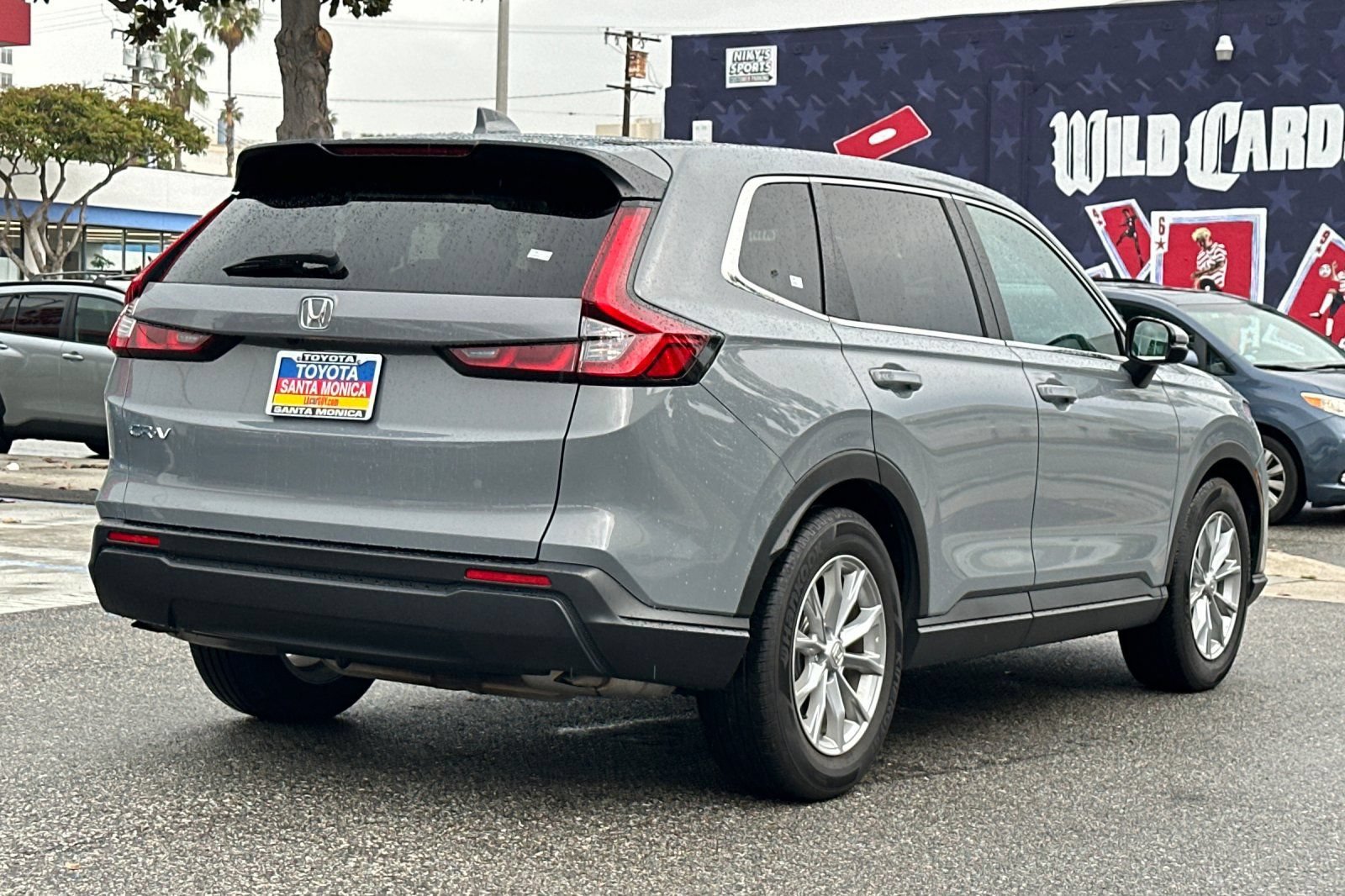 Used 2025 Honda CR-V EX image 4