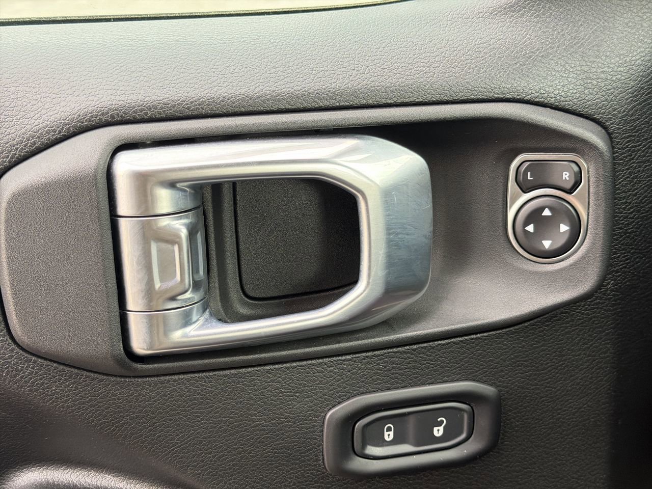 Used 2022 Jeep Wrangler Unlimited Sport AWD/4WD image 11