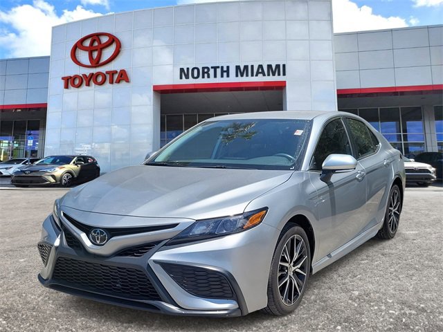 Used 2023 Toyota Camry SE image 2