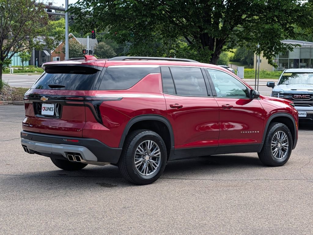 Used 2024 Chevrolet Traverse LT AWD/4WD image 9