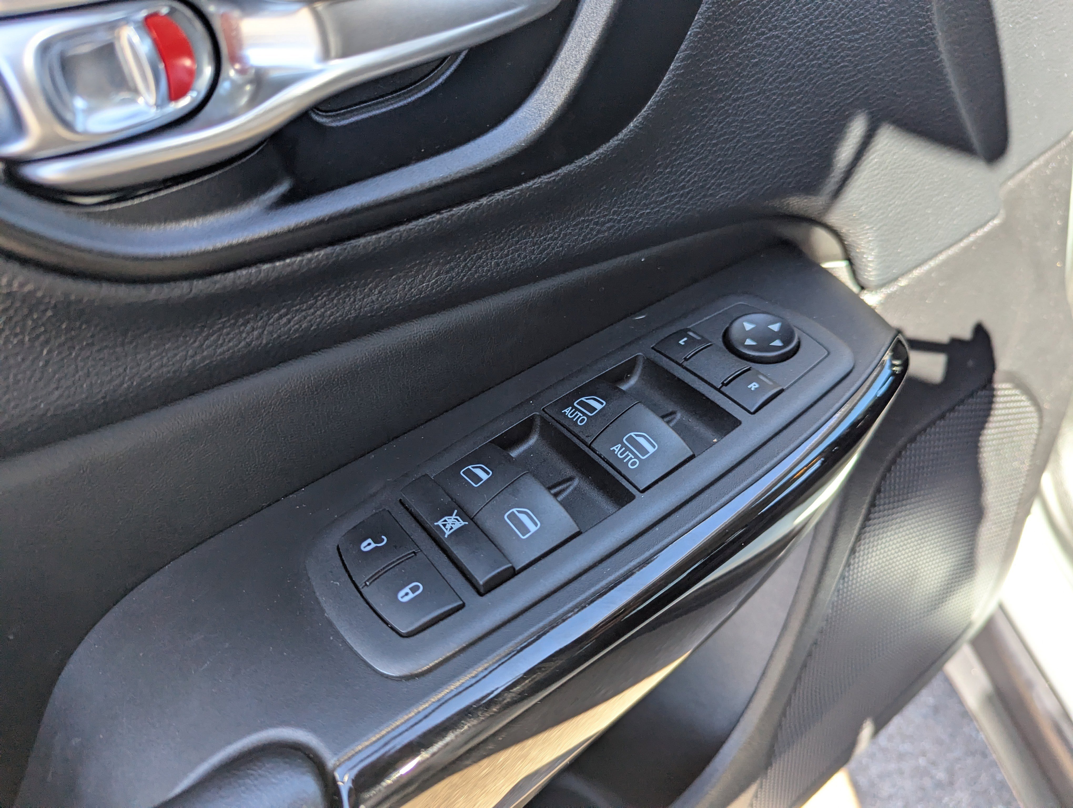 Used 2023 Jeep Cherokee Altitude Lux image 30