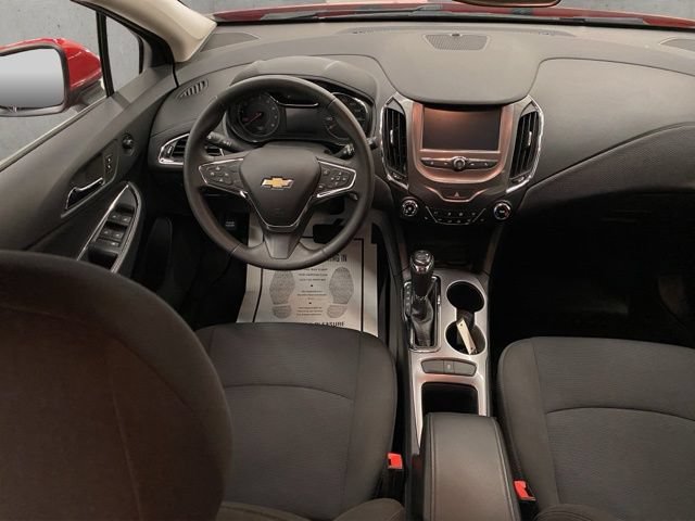 Used 2017 Chevrolet Cruze LT w/ Convenience Package FWD image 2