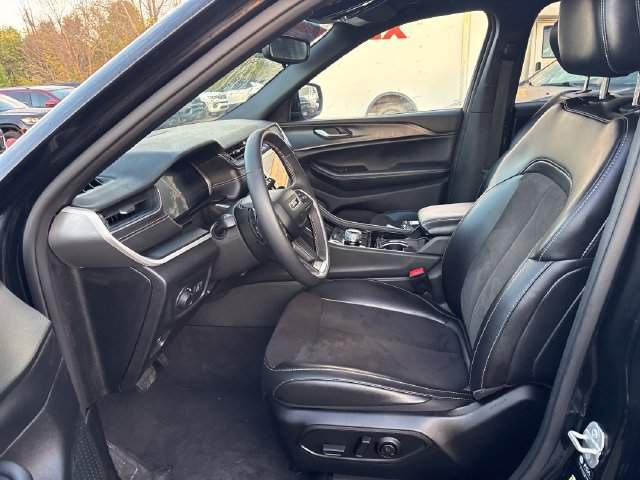 Used 2023 Jeep Grand Cherokee L Laredo AWD/4WD image 7
