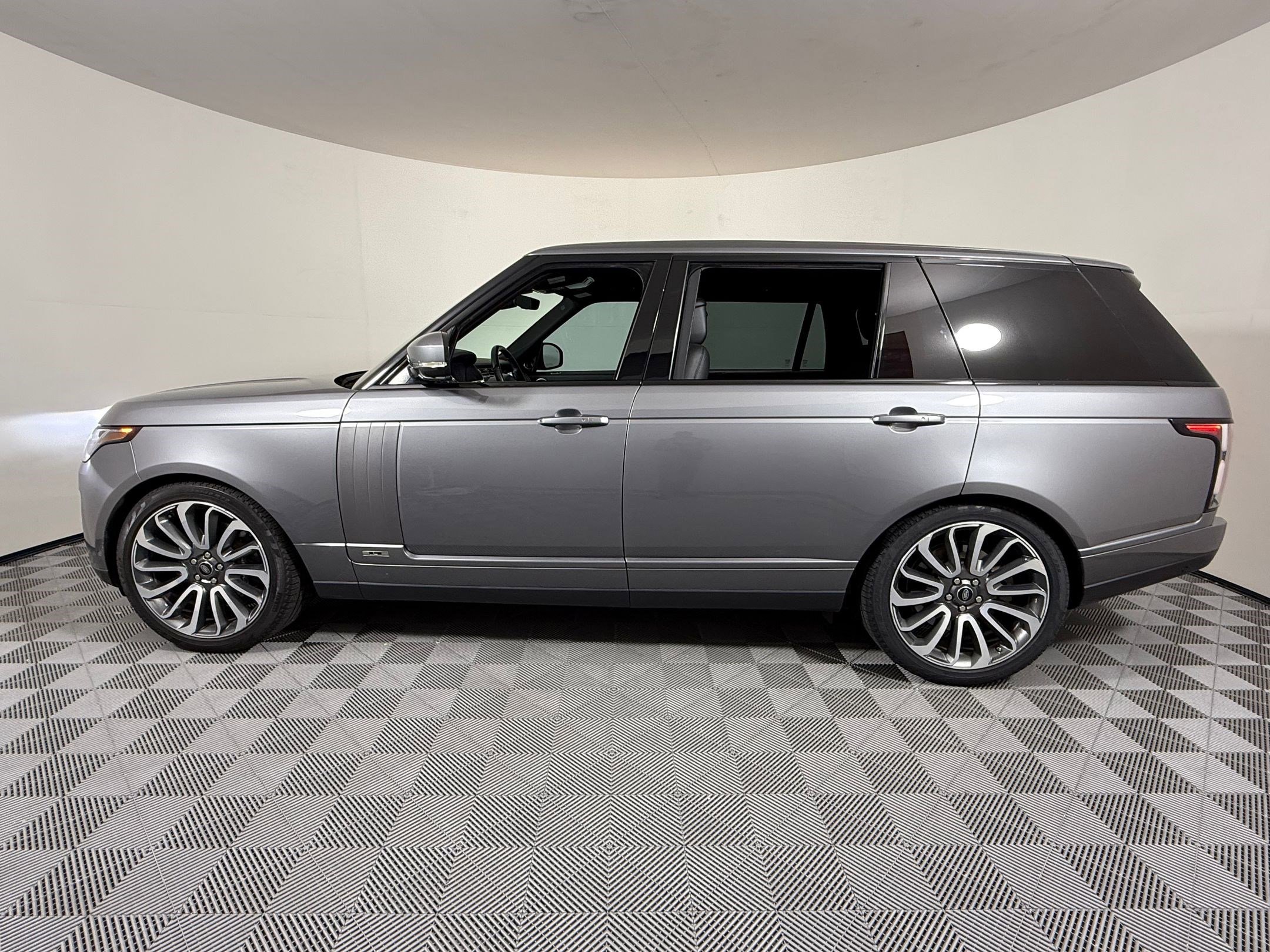 Used 2020 Land Rover Range Rover Long Wheelbase HSE AWD/4WD image 2