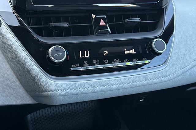 Used 2025 Toyota Corolla SE image 21