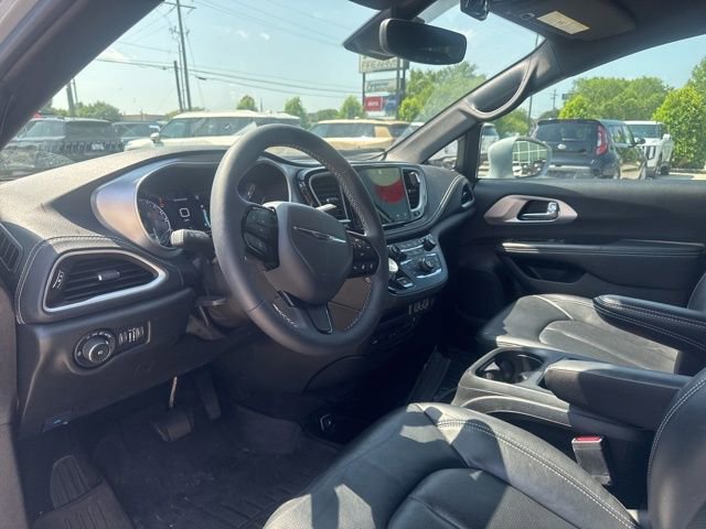 Used 2022 Chrysler Pacifica Touring-L FWD image 34