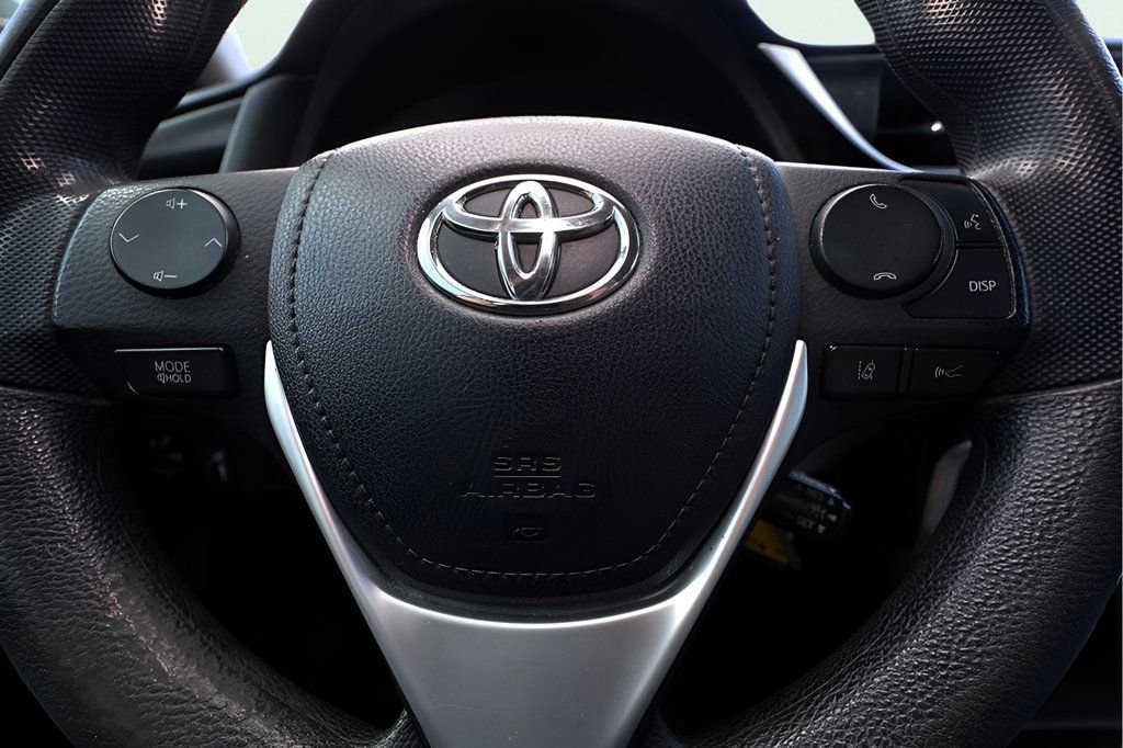 Used 2019 Toyota Corolla LE FWD image 25