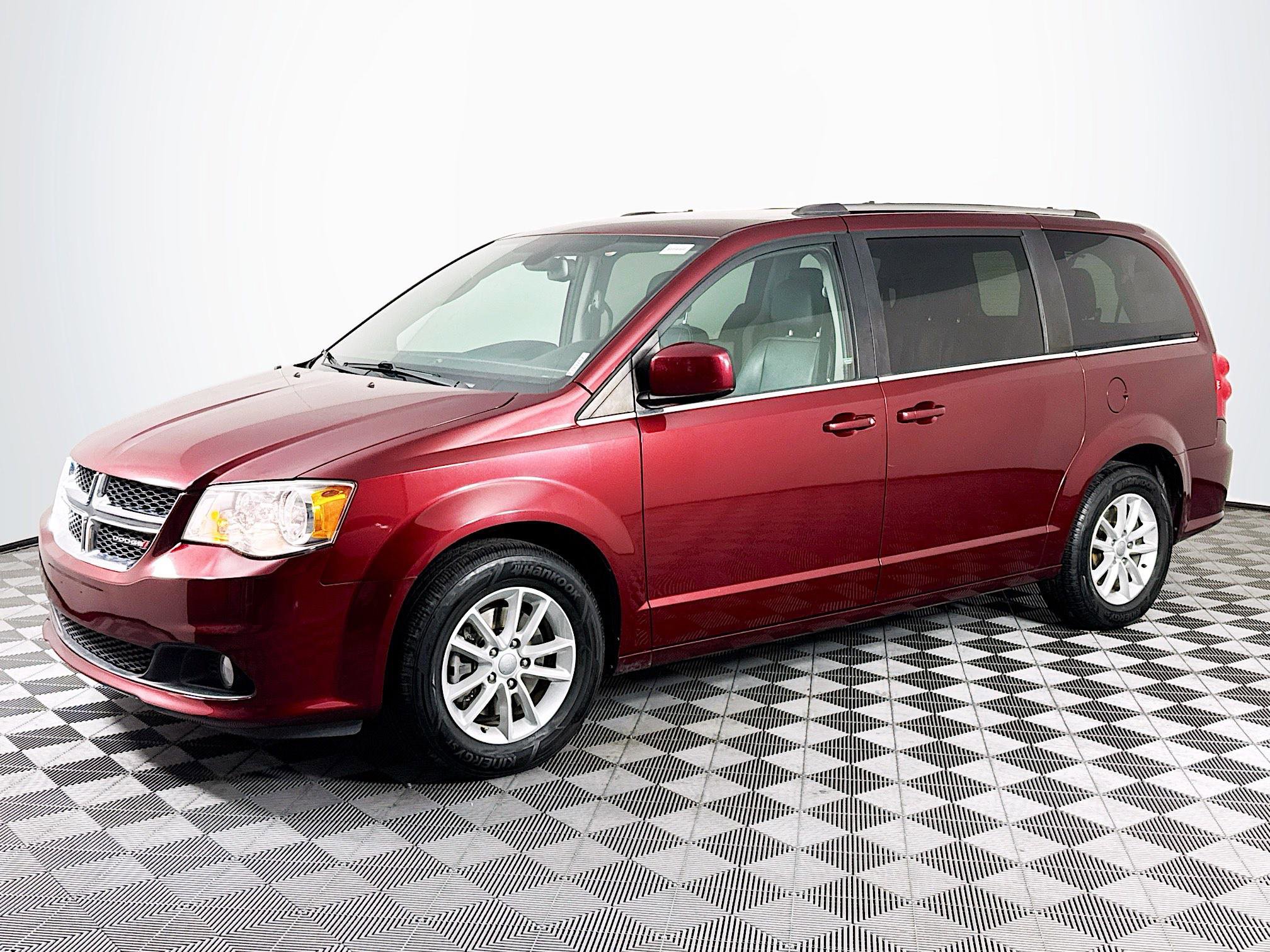 Used 2019 Dodge Grand Caravan SXT image 4