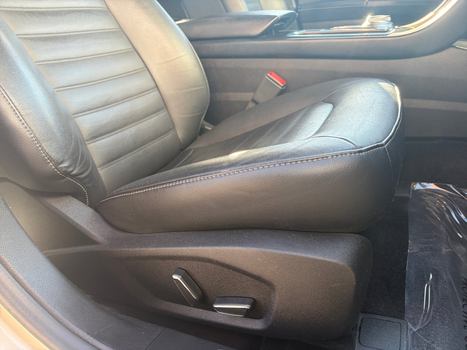 Used 2017 Ford Fusion SE w/ Fusion SE Technology Package AWD/4WD image 31
