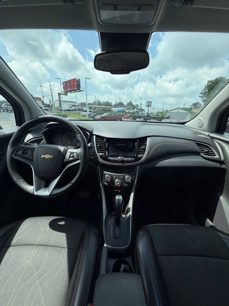 Used 2022 Chevrolet Trax LT w/ LT Convenience Package AWD/4WD image 13
