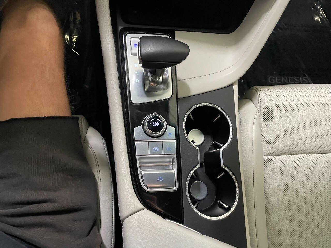 Used 2024 Genesis G70 2.5T image 34