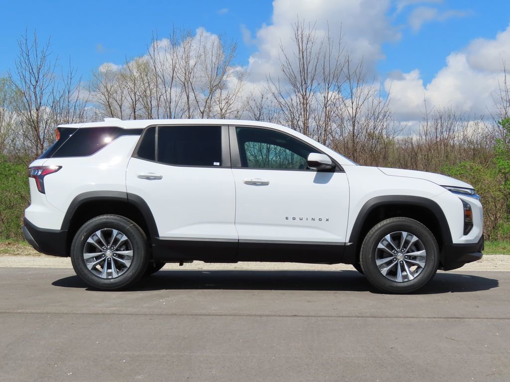 New 2026 Chevrolet Equinox LT FWD image 2