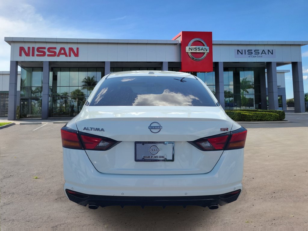 Used 2025 Nissan Altima 2.5 SR FWD image 3