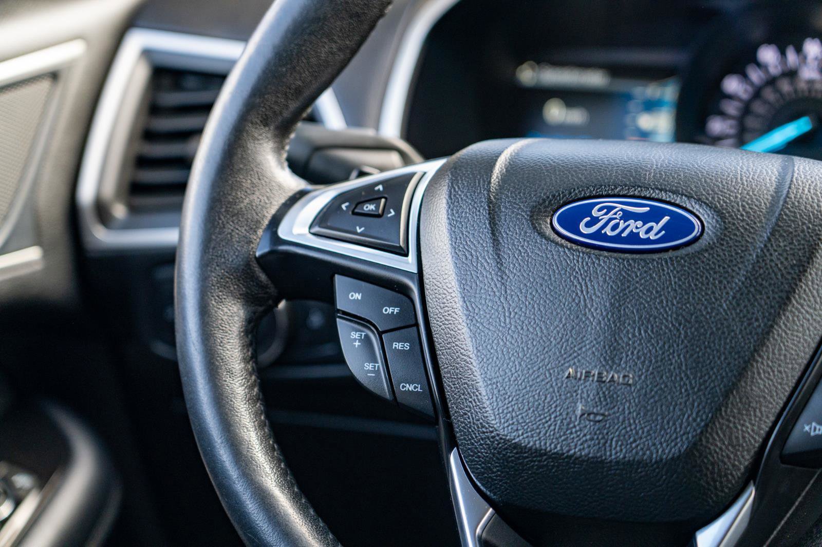 Used 2018 Ford Edge SEL w/ Equipment Group 201A AWD/4WD image 24