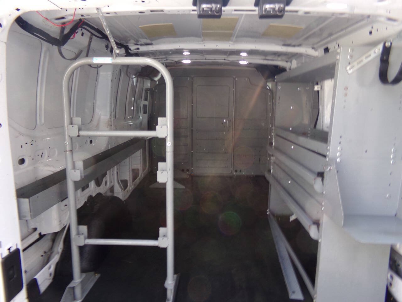 Used 2018 Ford Transit 150 130 Low Roof RWD image 4