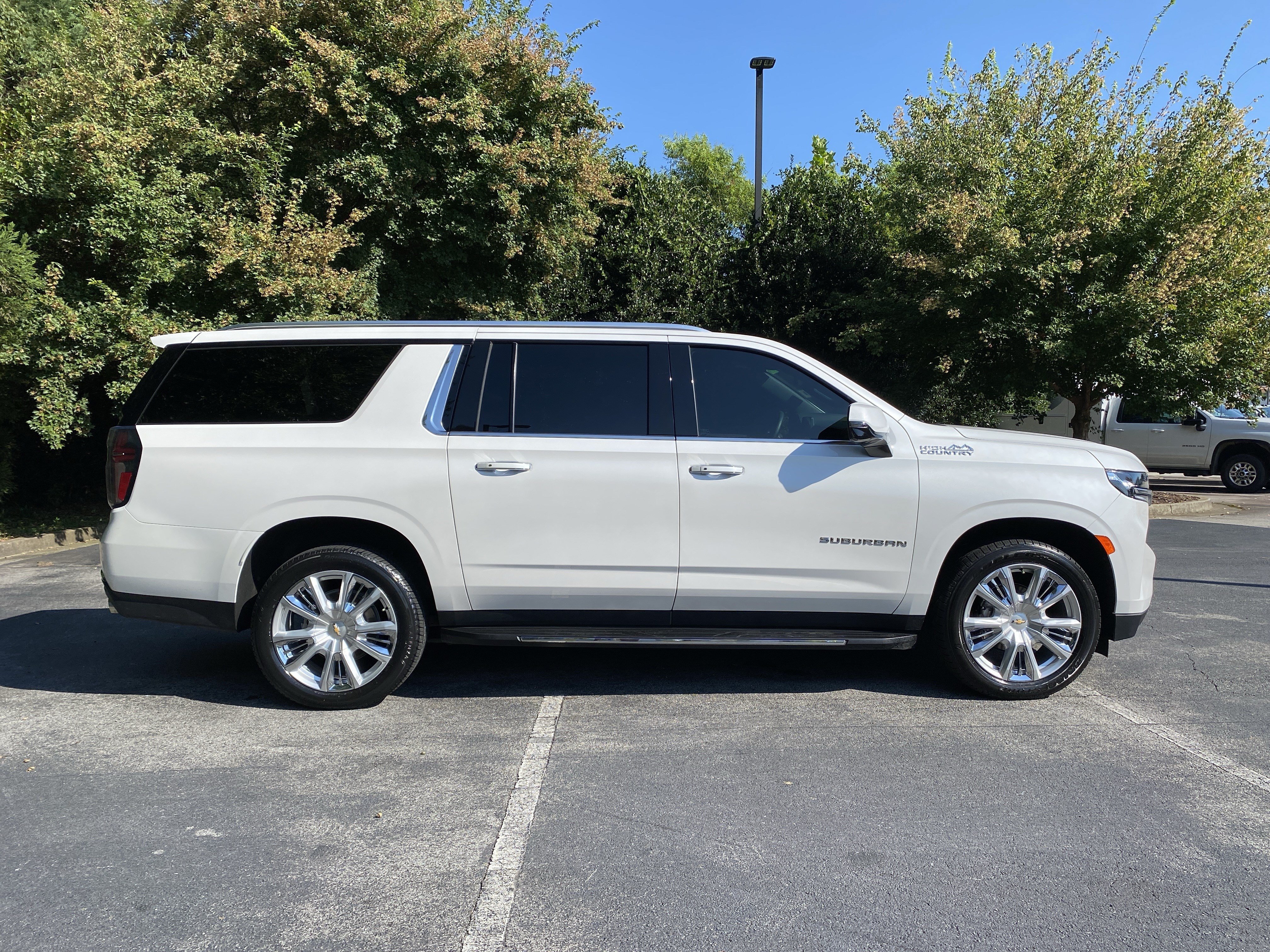 Used 2023 Chevrolet Suburban High Country AWD/4WD image 10