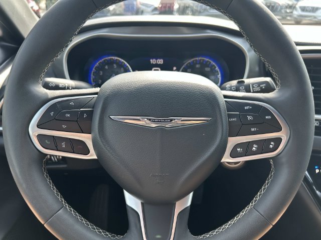 Used 2025 Chrysler Pacifica Select FWD image 31