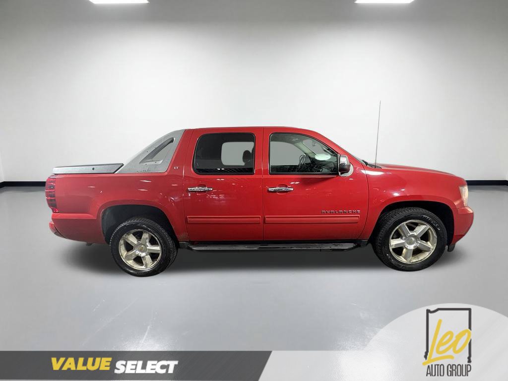 Used 2010 Chevrolet Avalanche LT w/ Luxury Package AWD/4WD image 13
