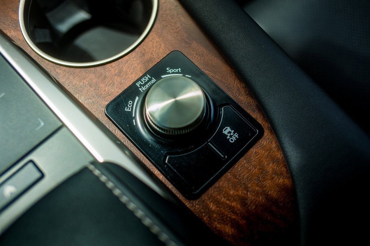 Used 2022 Lexus RX 350L FWD w/ Premium Package image 23