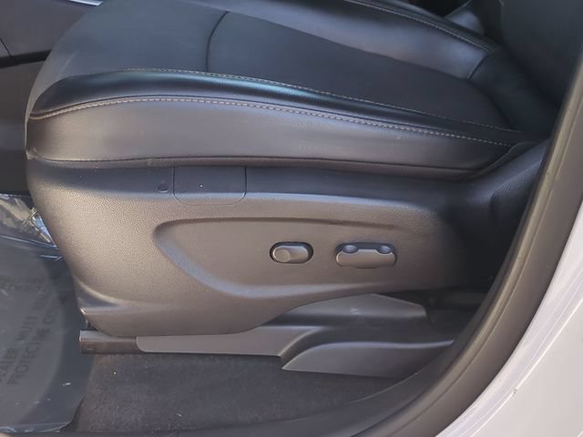 Used 2018 Chevrolet Trax LT w/ LT Convenience Package FWD image 23