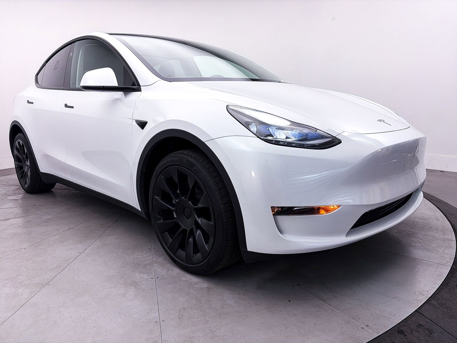 Used 2024 Tesla Model Y Long Range image 10