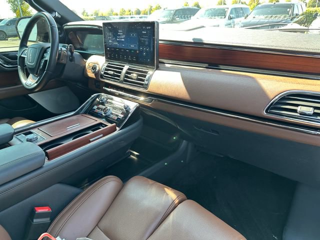 Used 2022 Lincoln Navigator Reserve image 10