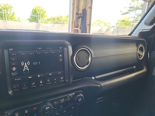 Used 2022 Jeep Wrangler Unlimited Sahara w/ Cold Weather Group AWD/4WD image 6