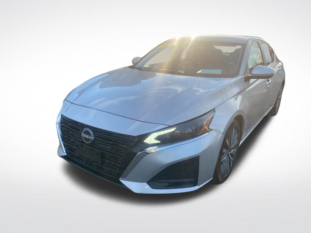 Used 2023 Nissan Altima 2.5 SV image 3