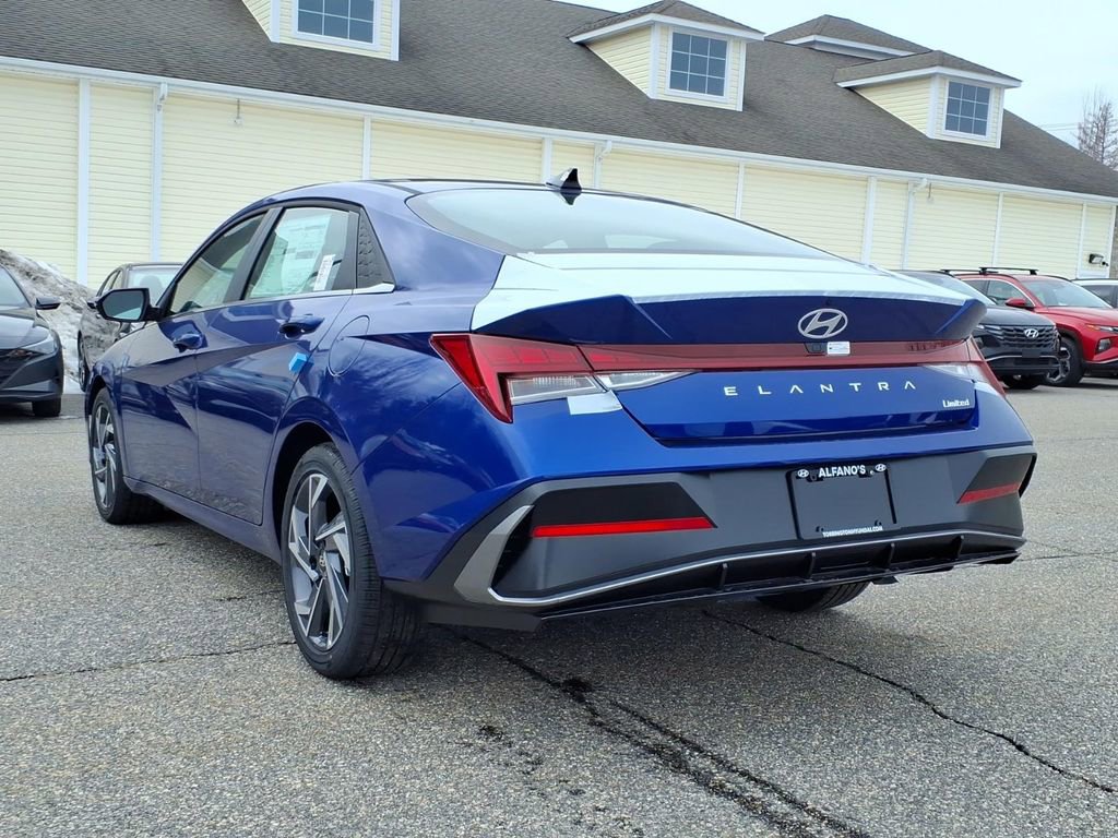 New 2025 Hyundai Elantra Limited image 4