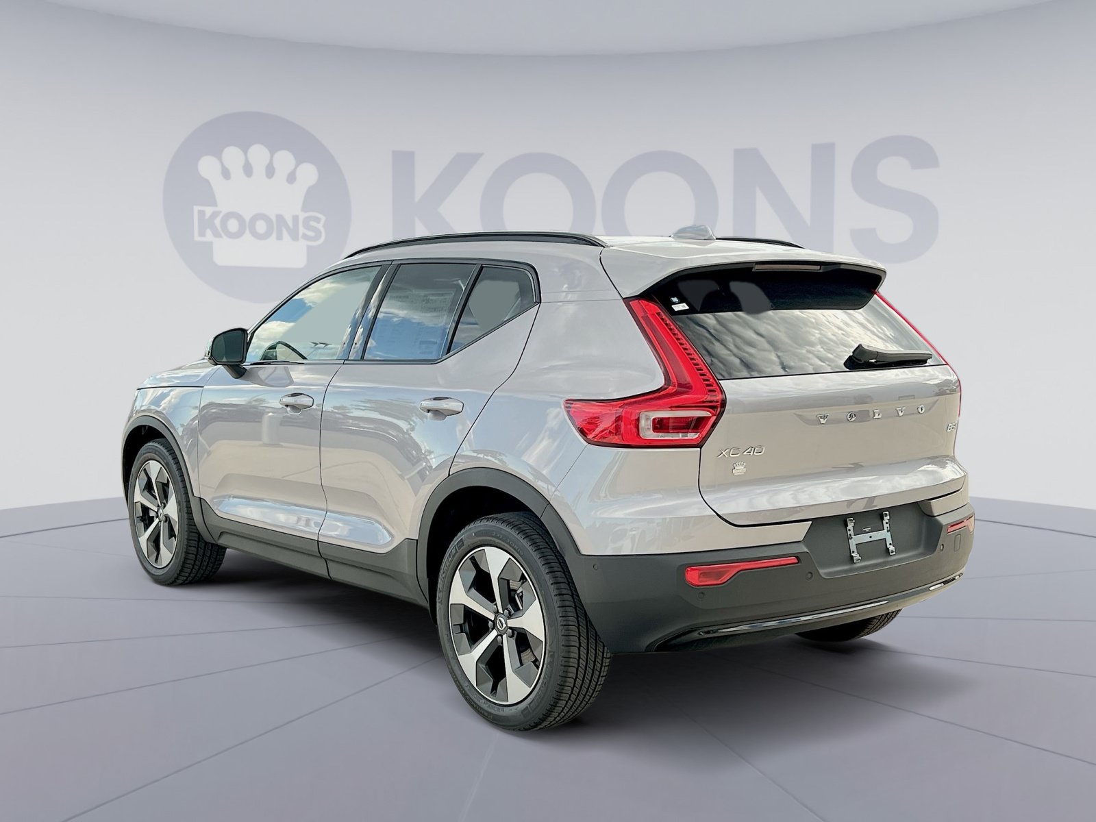 New 2026 Volvo XC40 B5 Plus w/ Protection Package Premier AWD/4WD image 4