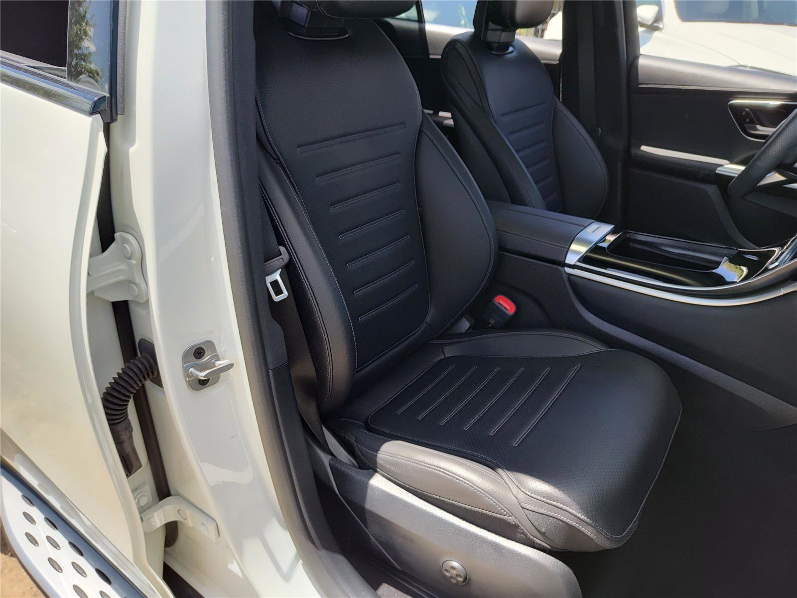 Used 2024 Mercedes-Benz GLC 300 4MATIC image 24