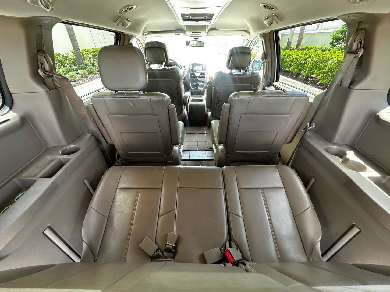 Used 2011 Chrysler Town & Country Limited FWD image 8