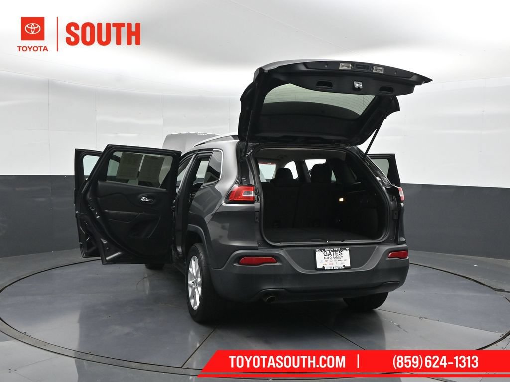 Used 2017 Jeep Cherokee Latitude w/ Comfort & Sound Group FWD image 51