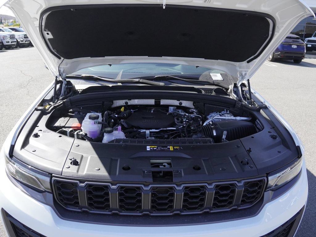 New 2026 Jeep Grand Cherokee Altitude AWD/4WD image 29