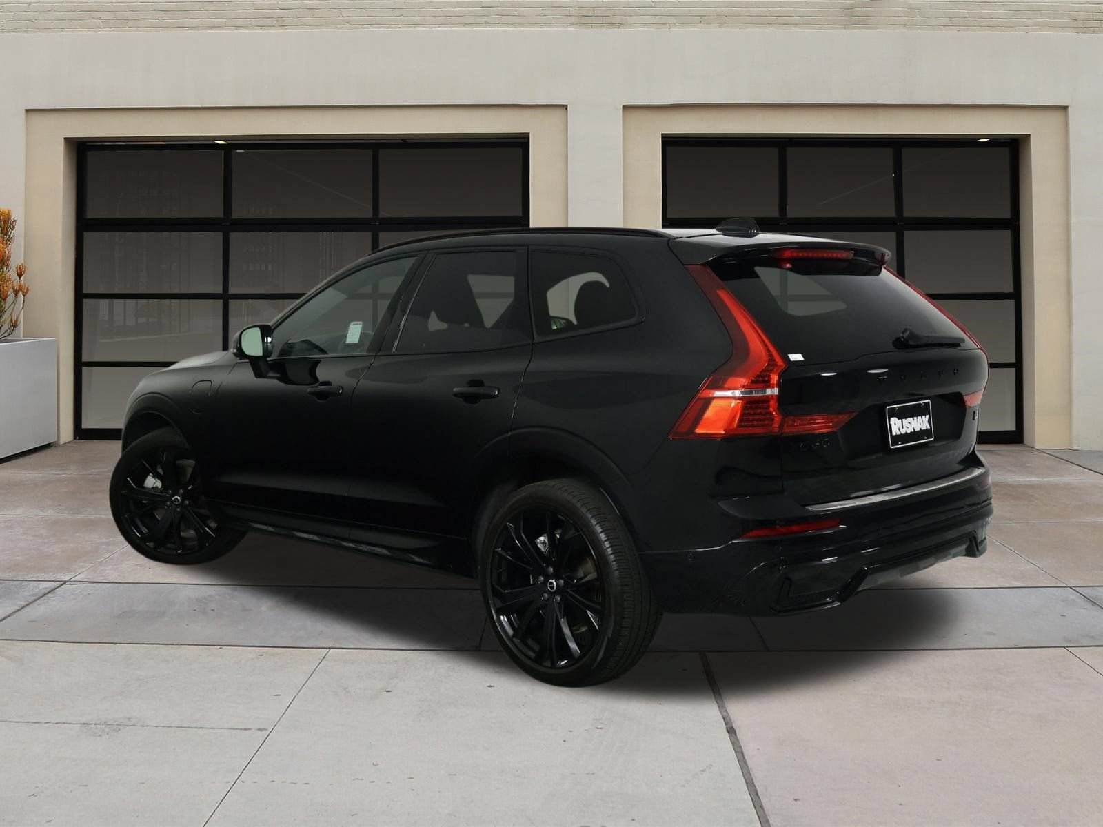 Used 2024 Volvo XC60 T8 Ultimate w/ Climate Package AWD/4WD image 2