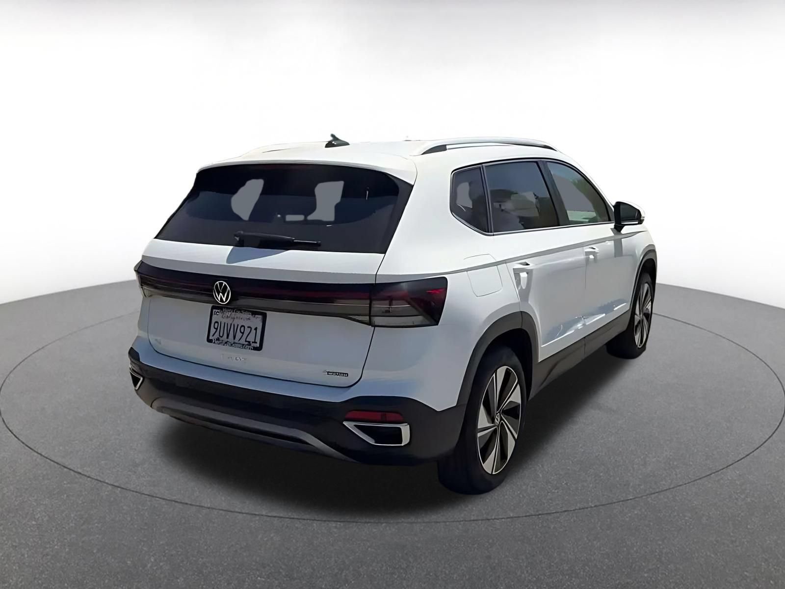Used 2026 Volkswagen Taos SE AWD/4WD image 14