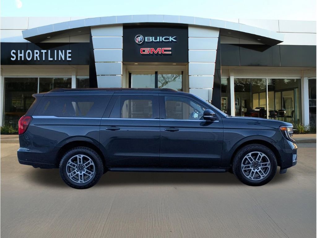 Used 2025 Ford Expedition Max Active AWD/4WD image 2