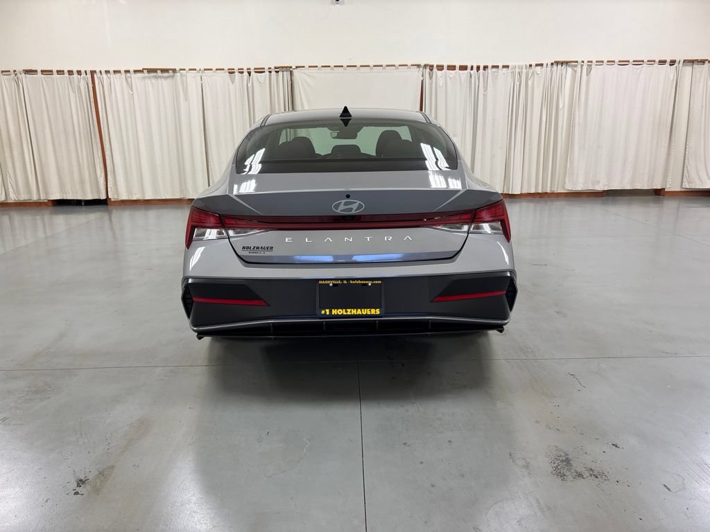 Used 2025 Hyundai Elantra SEL FWD image 7