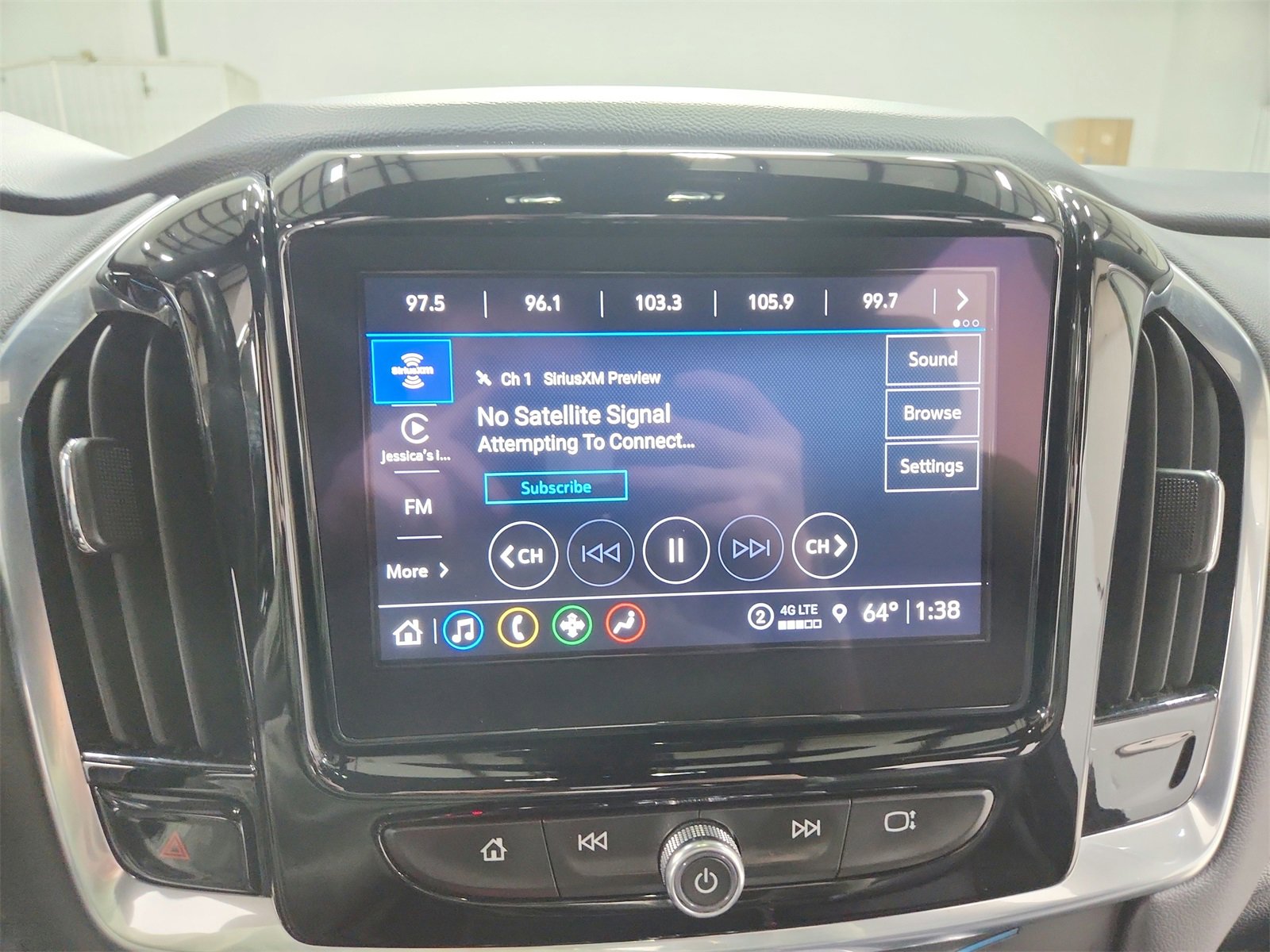 Used 2022 Chevrolet Traverse LT w/ Midnight/Sport Edition image 27