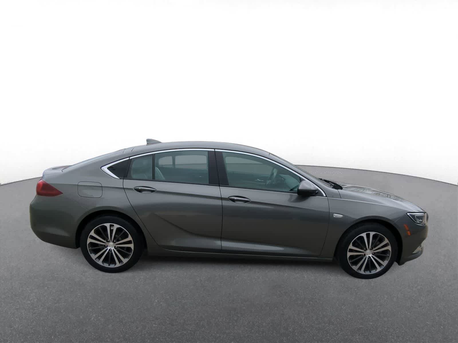Used 2018 Buick Regal Essence w/ Driver Confidence Package #1 FWD image 9