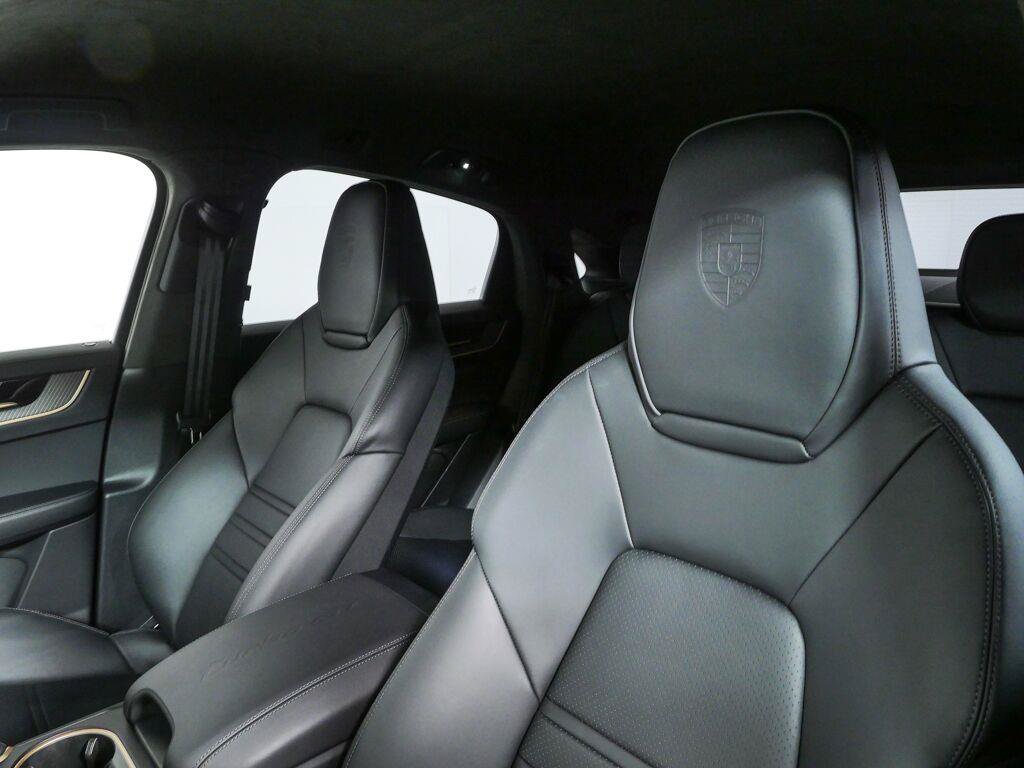 Certified 2024 Porsche Cayenne Turbo GT AWD/4WD image 5