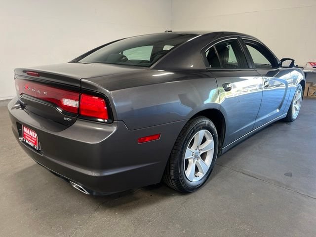 Used 2014 Dodge Charger SXT RWD image 3