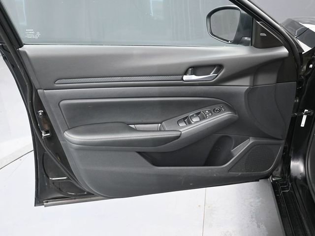 Used 2025 Nissan Altima 2.5 SV image 12