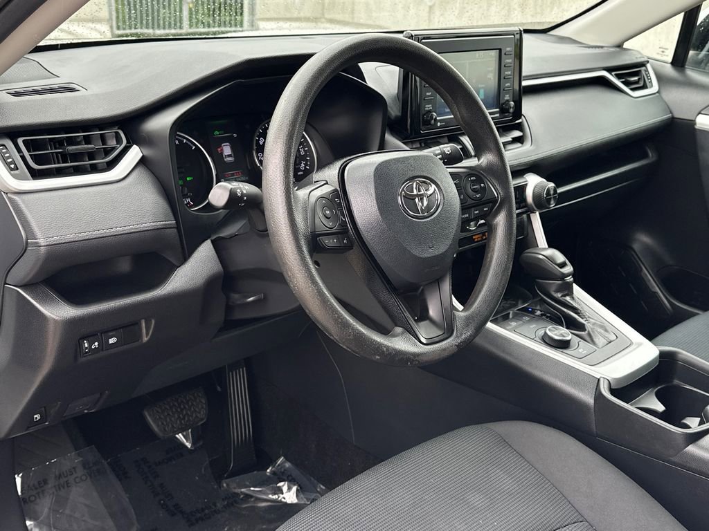Used 2021 Toyota RAV4 LE AWD/4WD image 19