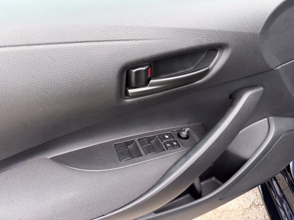 Used 2025 Toyota Corolla LE FWD image 17