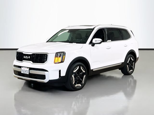 Certified 2025 Kia Telluride EX w/ EX Captain's Chair Package FWD image 3