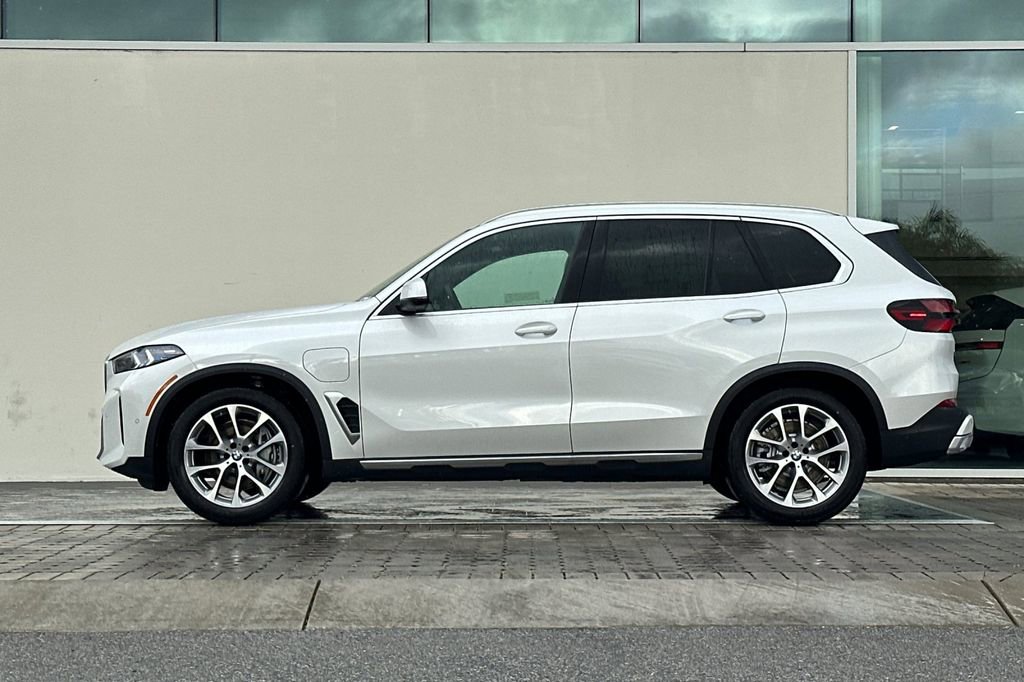 New 2026 BMW X5 xDrive50e w/ Climate Comfort Package AWD/4WD image 6