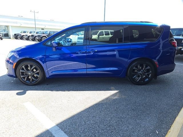 Used 2019 Chrysler Pacifica Touring Plus w/ Advanced Safetytec Group image 29